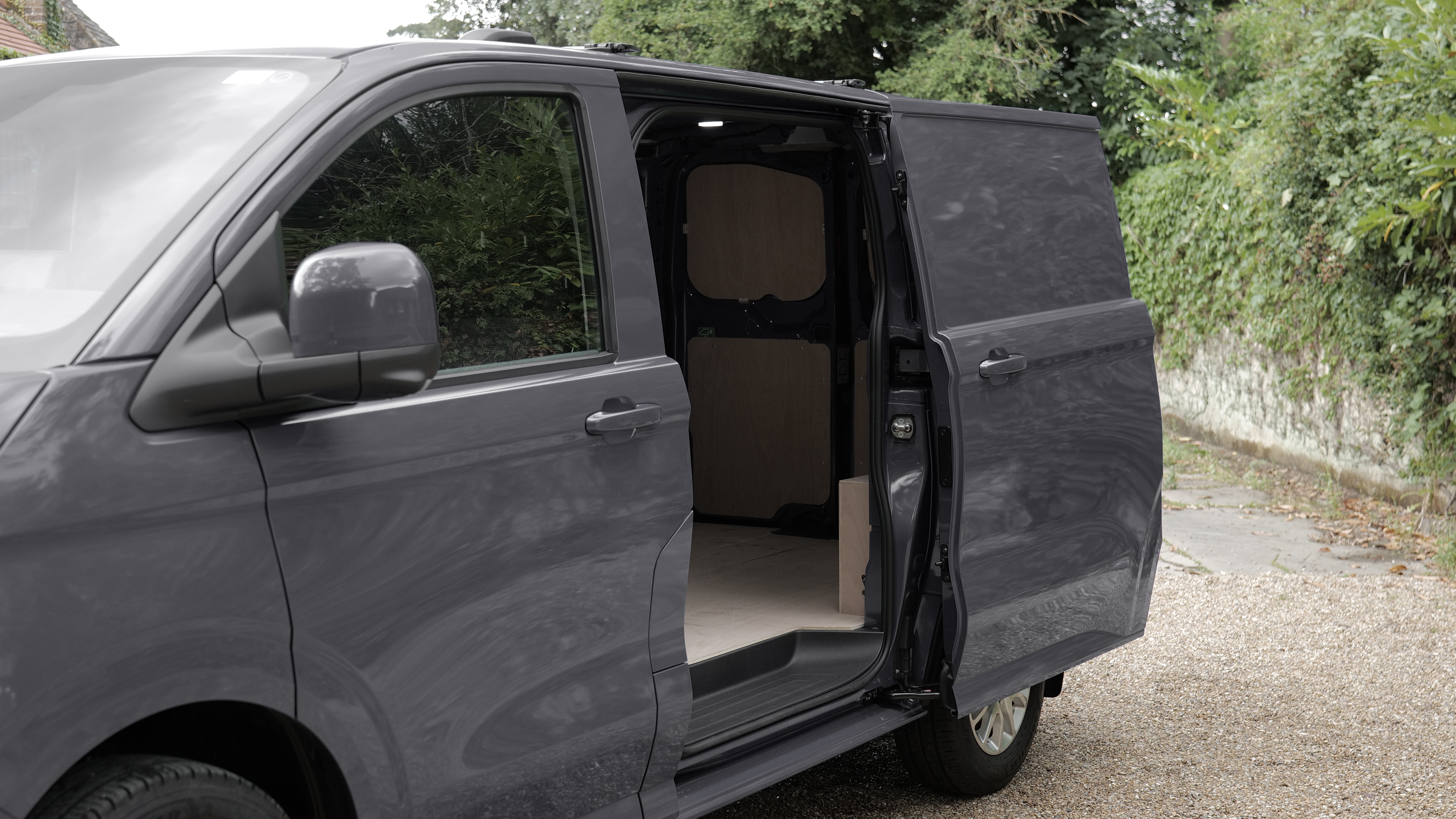 Volkswagen TRANSPORTER T32 LWB ELECTRIC 100kW 70kWh Commerce Plus Kombi Van Auto [5 Plus]